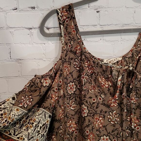 West K off shoulder tie front dress - Picture 2 of 8